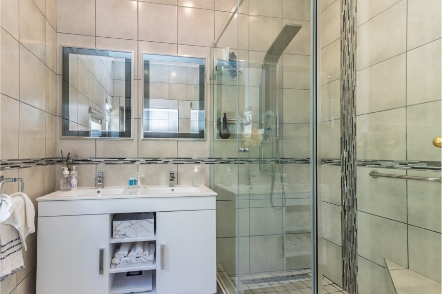 3 Bedroom Property for Sale in Cairnside Western Cape